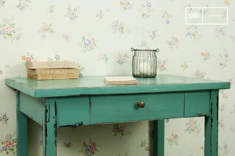 For a nostalgic and charming touch to your home this Turquoise Lila table is a little gem from our
