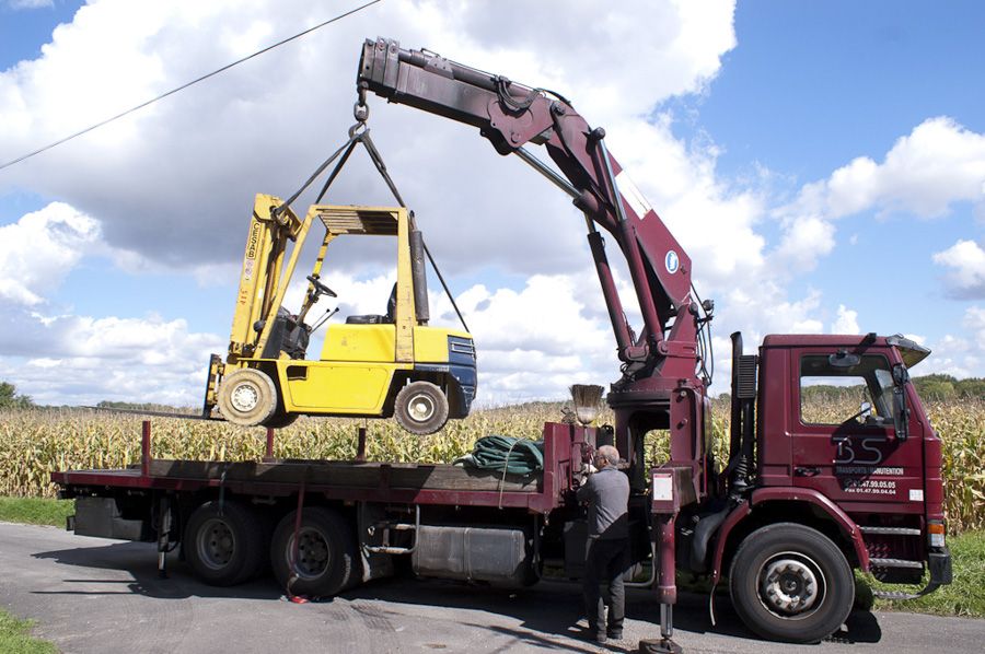 Our first fork-lift truck, 20 years old and already vintage...