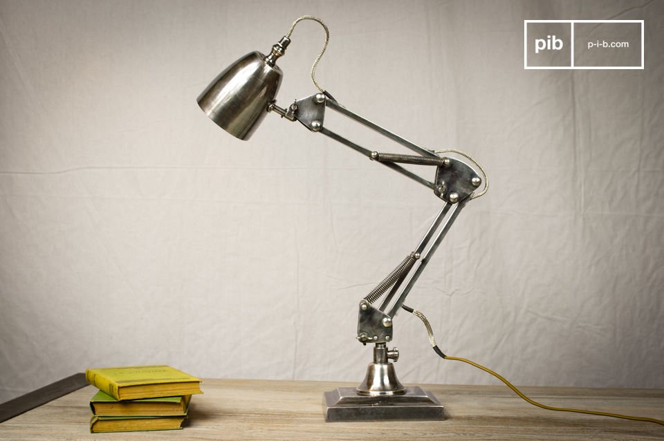 A lamp with a retro soul and a silvery metallic body.