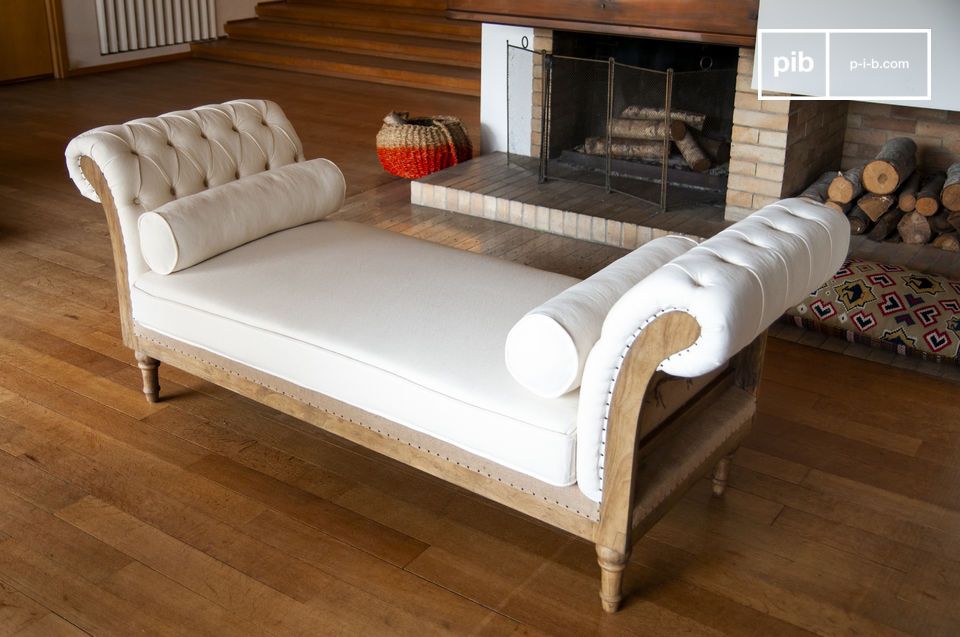 This superb bench with an astonishing design will delight lovers of authentic furniture of superb