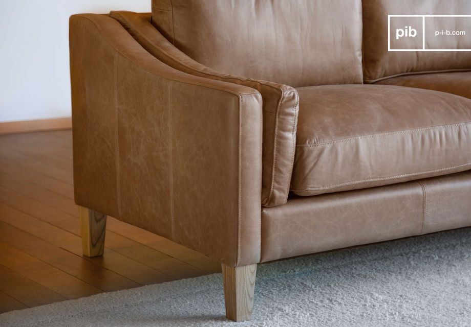 Combined with a carpet in a living room, this sofa will delight the most demanding.