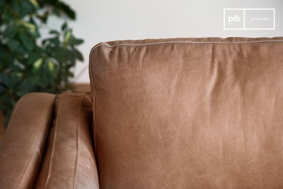 The pretty leather tones will blend into any interior.