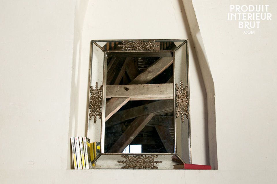 A chic and deliciously retro mirror