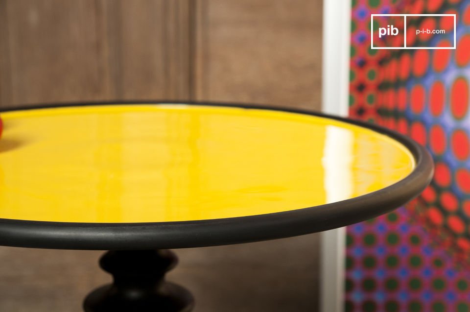 Table with a trendy decor touch, available in several colours