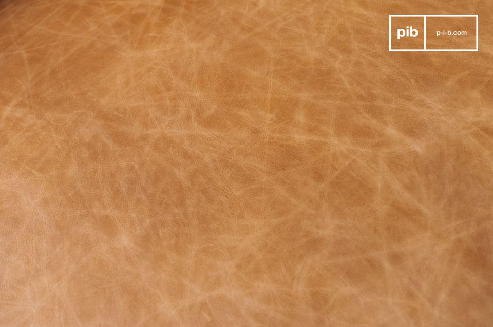 The leather allows you to see the animal's marks.