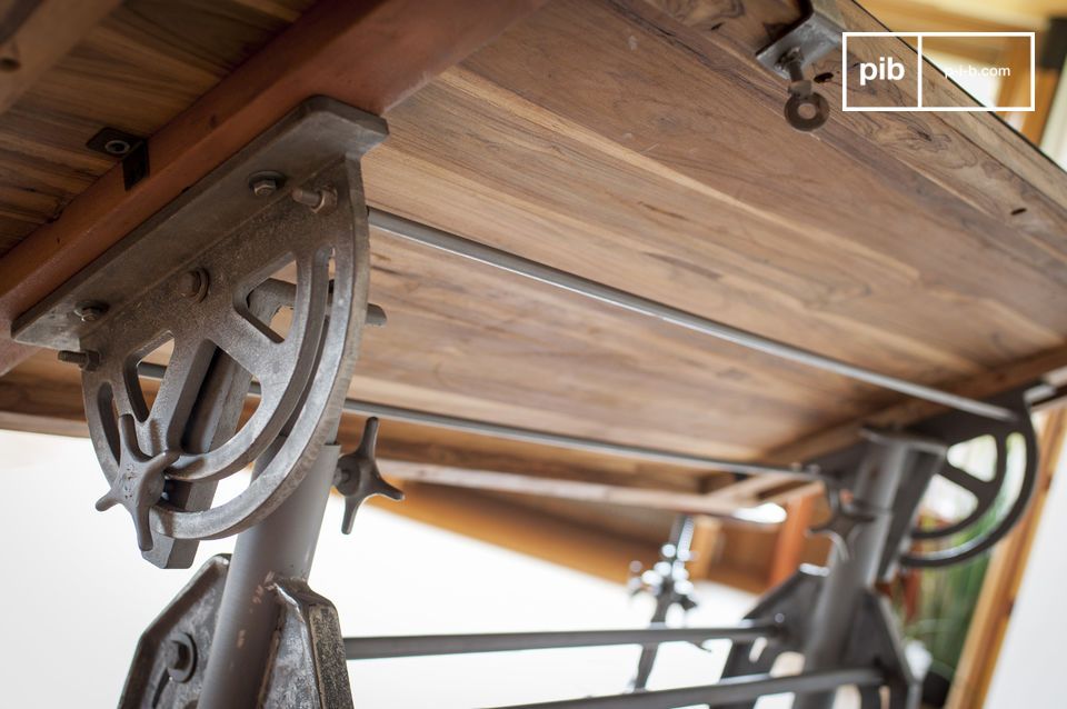 The underside of the table has an incredible mechanism.