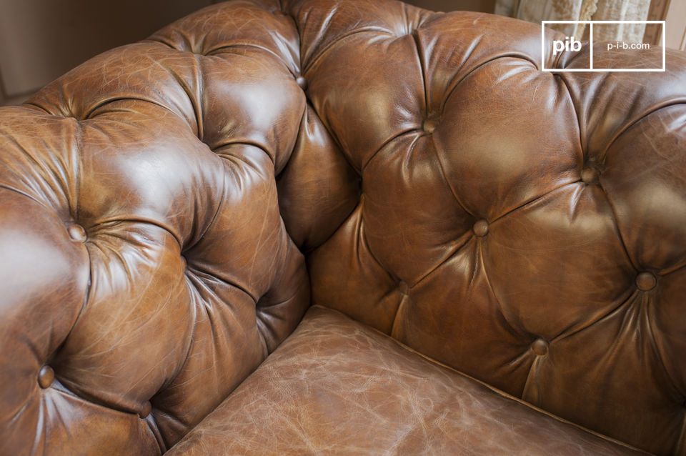 The cushion is generously padded and offers pleasant comfort.