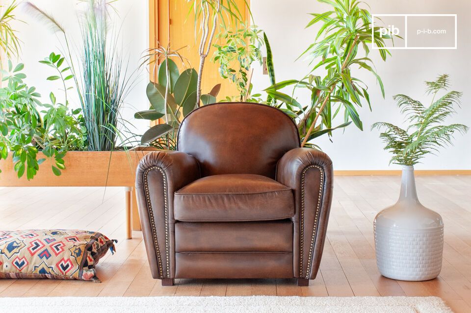 A club armchair with a timeless design, a new finish and a unique charm