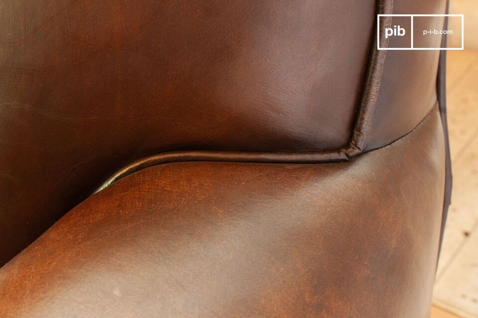 Made entirely of tanned and hand-patinated full grain leather