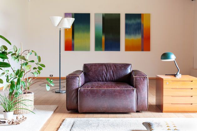 Burgundy leather armchair Atsullivan