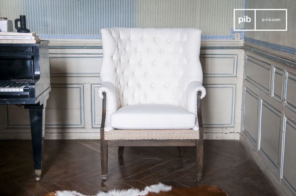 The design of the armchair is of a sublime bohemian style.