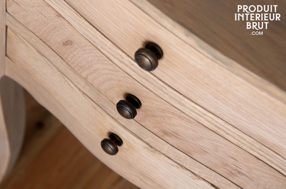 Fine finish entirely designed with oak