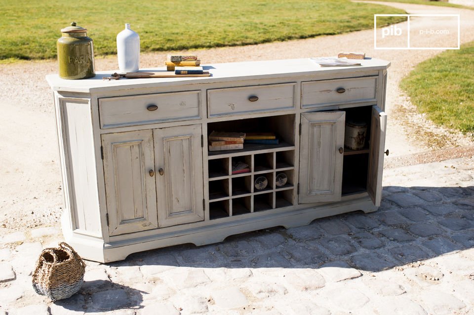 The wooden sideboard Belleville is reminiscent of the furniture that could be found in former