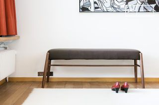 Varnished acacia bench Larssön