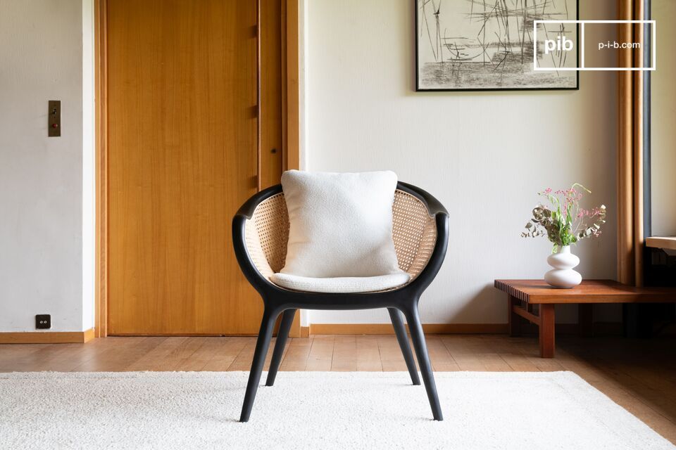 The finely-laid light cane seat precisely matches the structure