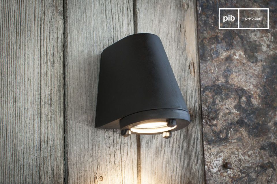 Beautiful black wall lamp, full of elegance.