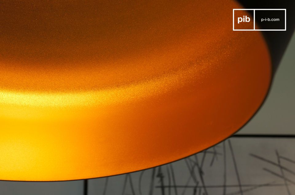 Sublime interior of the suspension of a metallic orange with a golden effect.