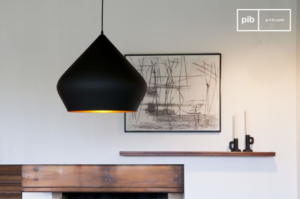 Curved pendant lamp adopts a style inspired by the 60s.