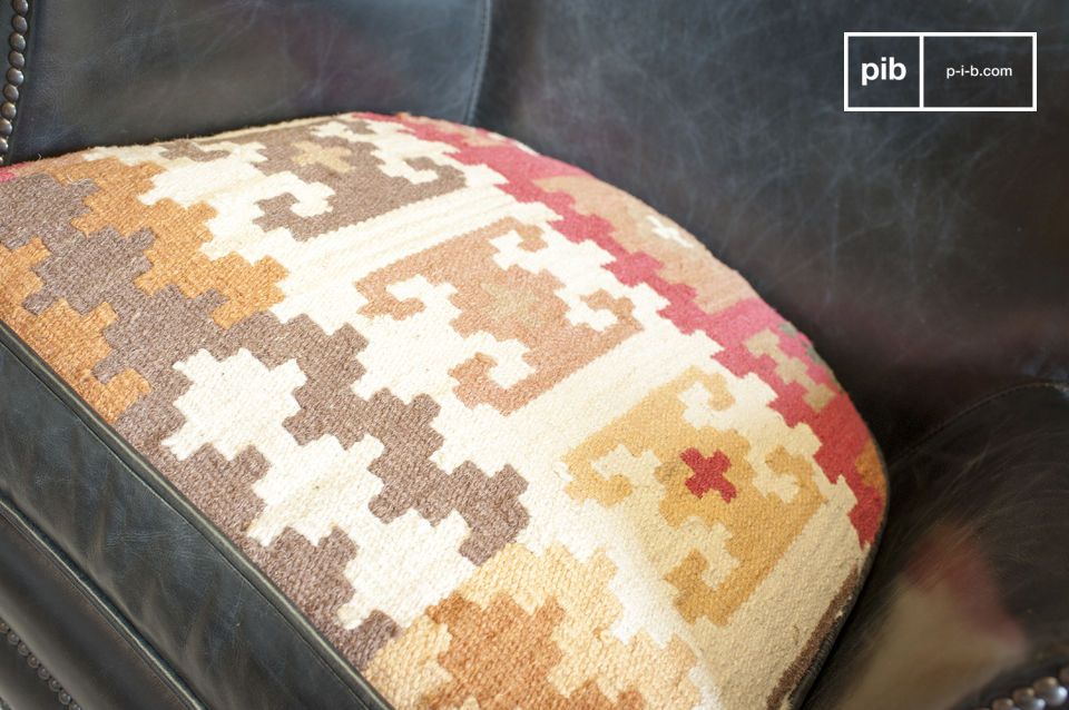 Kilim face of the cushion, to give an atypical character to your interior.