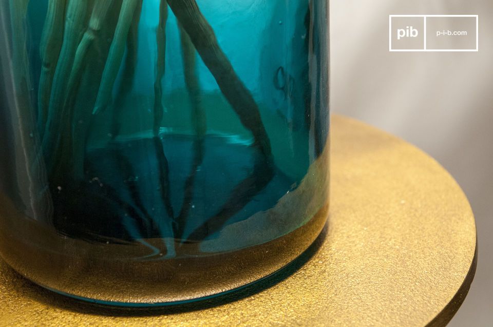 The bottom of the vase is tinted with a pretty transparent blue.