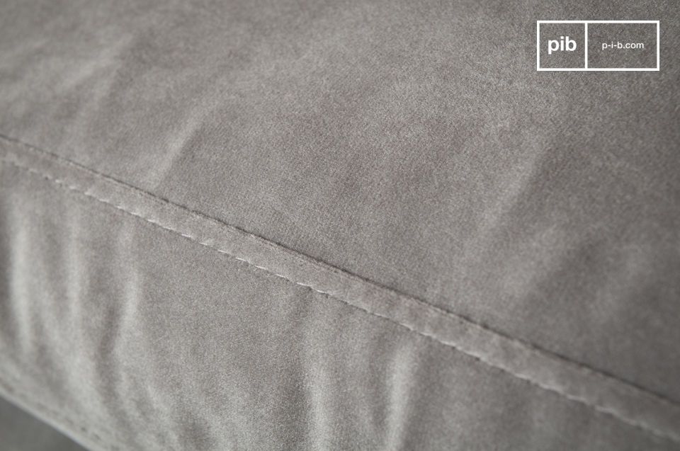The velvet is a pretty grey mouse, for an incomparable softness.