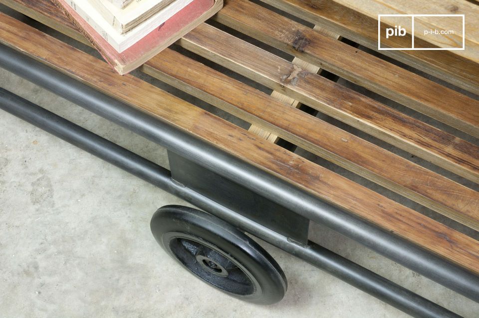 The finish of the overall look is rich in detail.