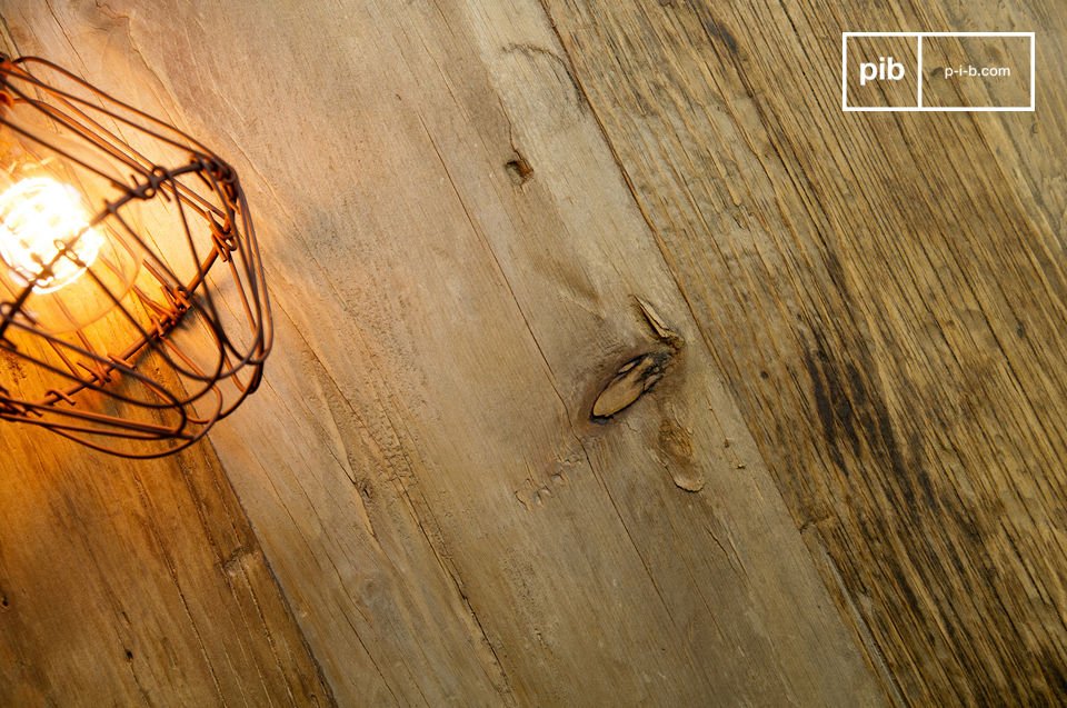 Coffee table in old wood.