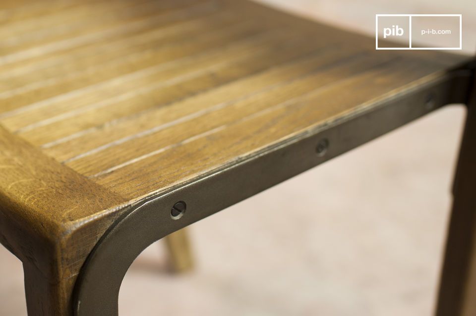 Metal blends discreetly with wood.