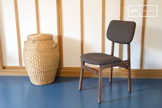 Varnished acacia chair Larssön