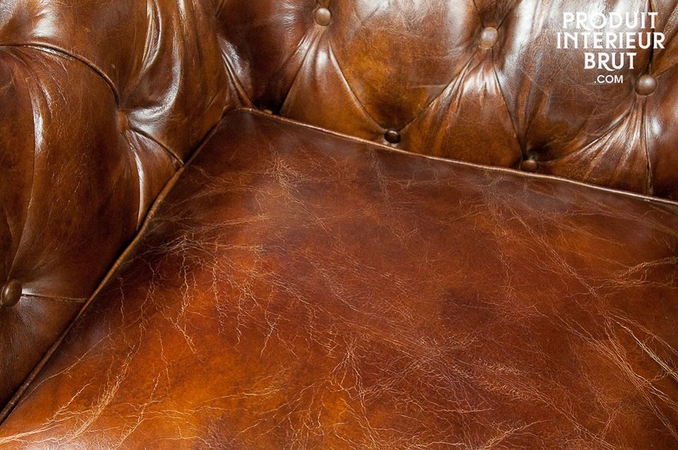 This Chesterfield all-leather armchair gives your living room the feel of an English gentleman\'s