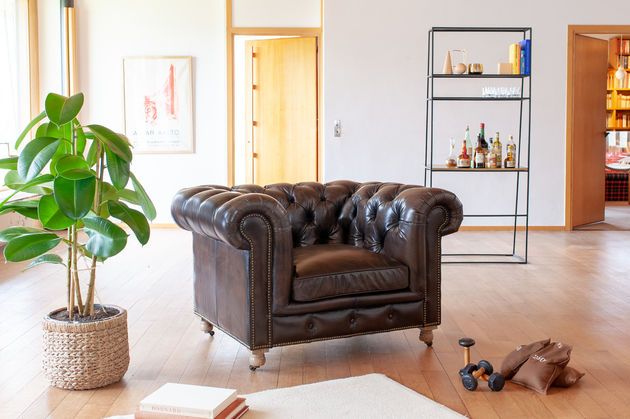Brown leather chesterfield armchair Jahn