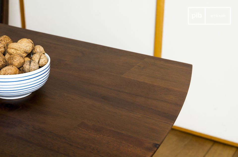 The tray is made of a beautiful varnished acacia wood.