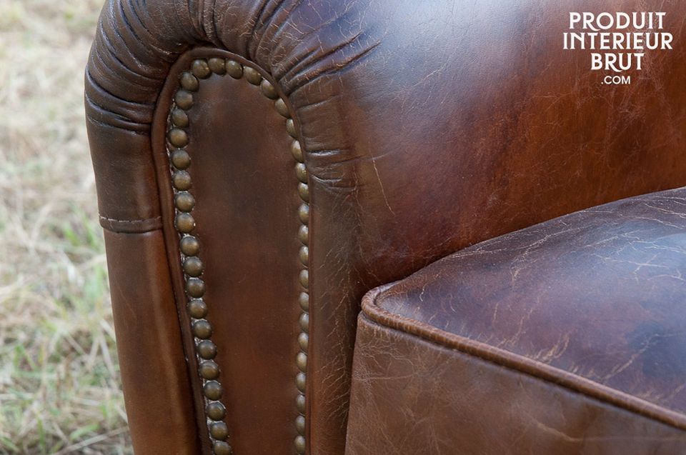 This two-seater sofa made of slightly aged calfskin has authoritative vintage style as exemplified