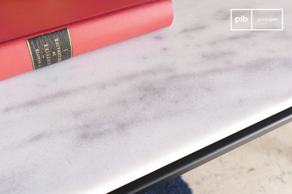 Sublime white marble top with a light grey veining.