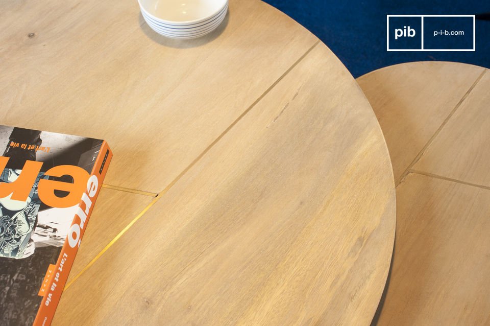 The combination of wood and gold and sublime.