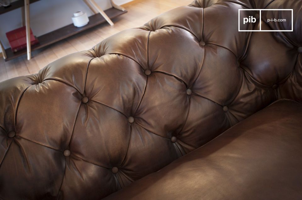 Full grain leather with a pleasant feel and meticulous finishing.