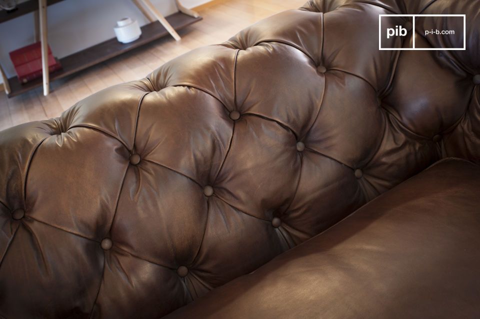 Full grain leather with a pleasant feel and sleek finishing.
