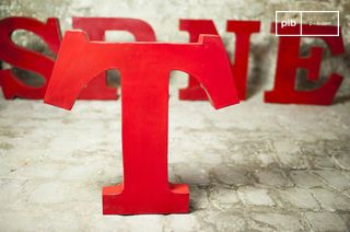 Decorative letter T