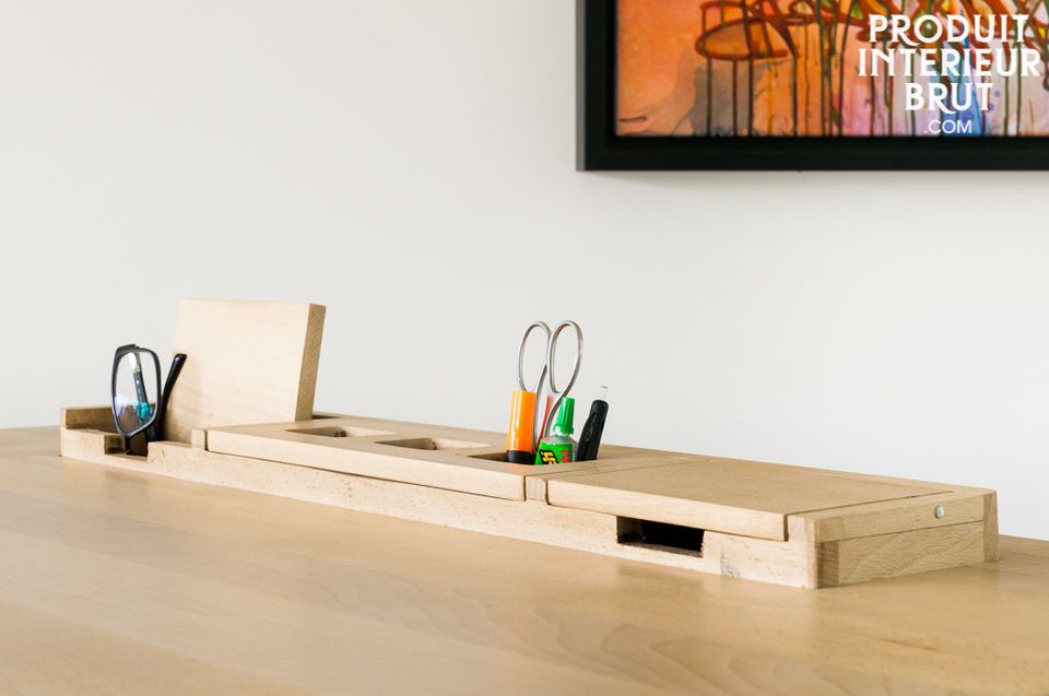 The desk Möka is etirely made of beechwood and adds that certain something of natural design