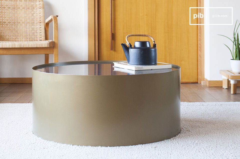Beautiful round coffee table in art deco style in brass and marble.