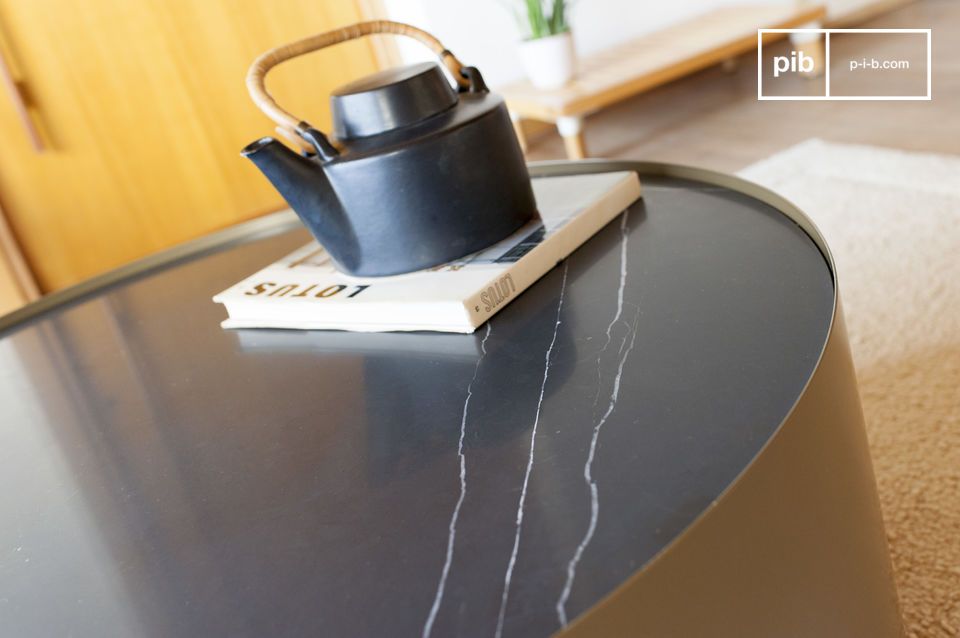 Sublime black marble top with fine white veins.