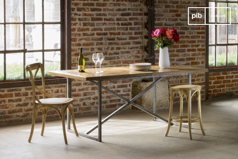 A perfectly made oak parquet table.