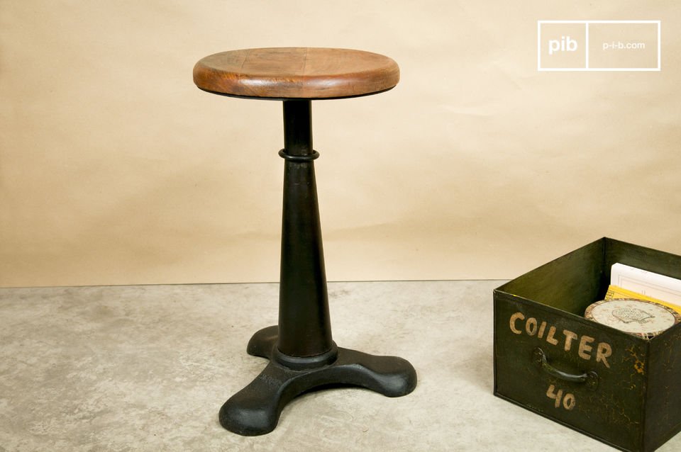 a pretty stool with a vintage style look.