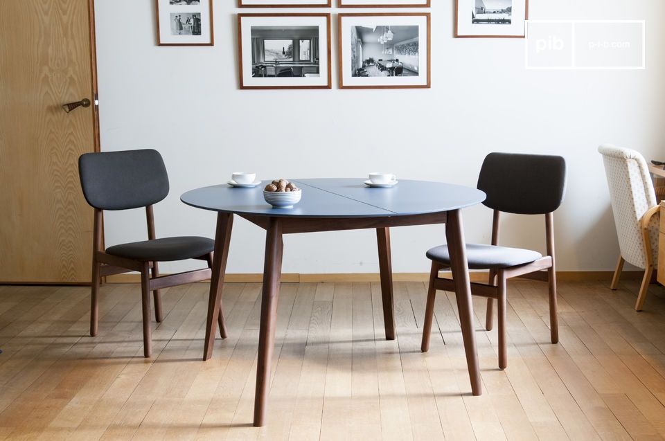 Beautiful table with a blue and brown contrast.