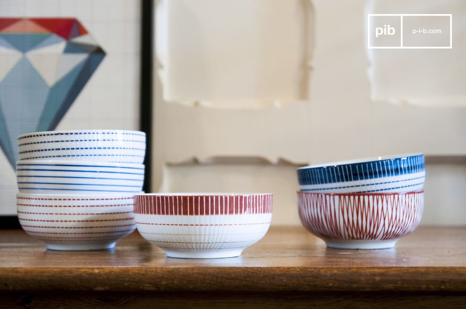 Set of 6 pretty porcelain bowls.