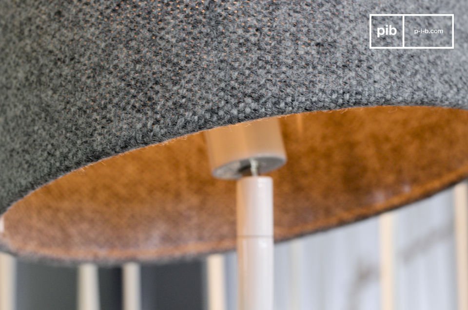 The lampshade is made of Norwegian grey fabric with an infinite softness.