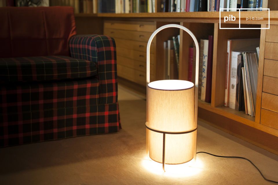 Beautiful lamp to be placed with a round handle.