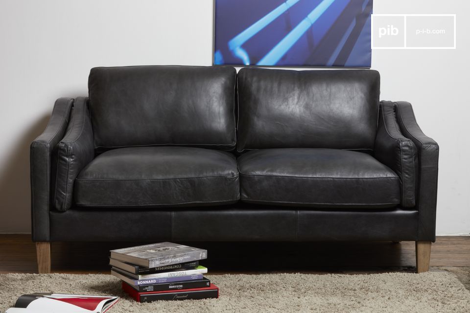 Of impeccable quality, the sofa is a real decorative element.