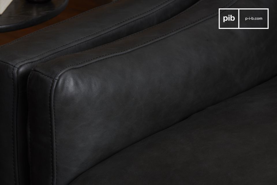 An additional cushion is inserted in the armrests for extra comfort.