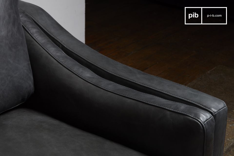 The delicate curves of the armrests contribute to the cosy appearance of the chair.